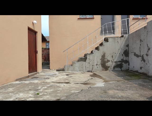 3 BEDROOM HOUSE FOR SALE IN UMLAZI Q